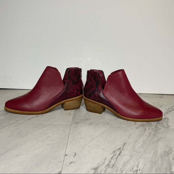 New! Vince Camuto Abrinna Red Snake Print Leather Bootie 7 1/2W - Picture 6 of 16